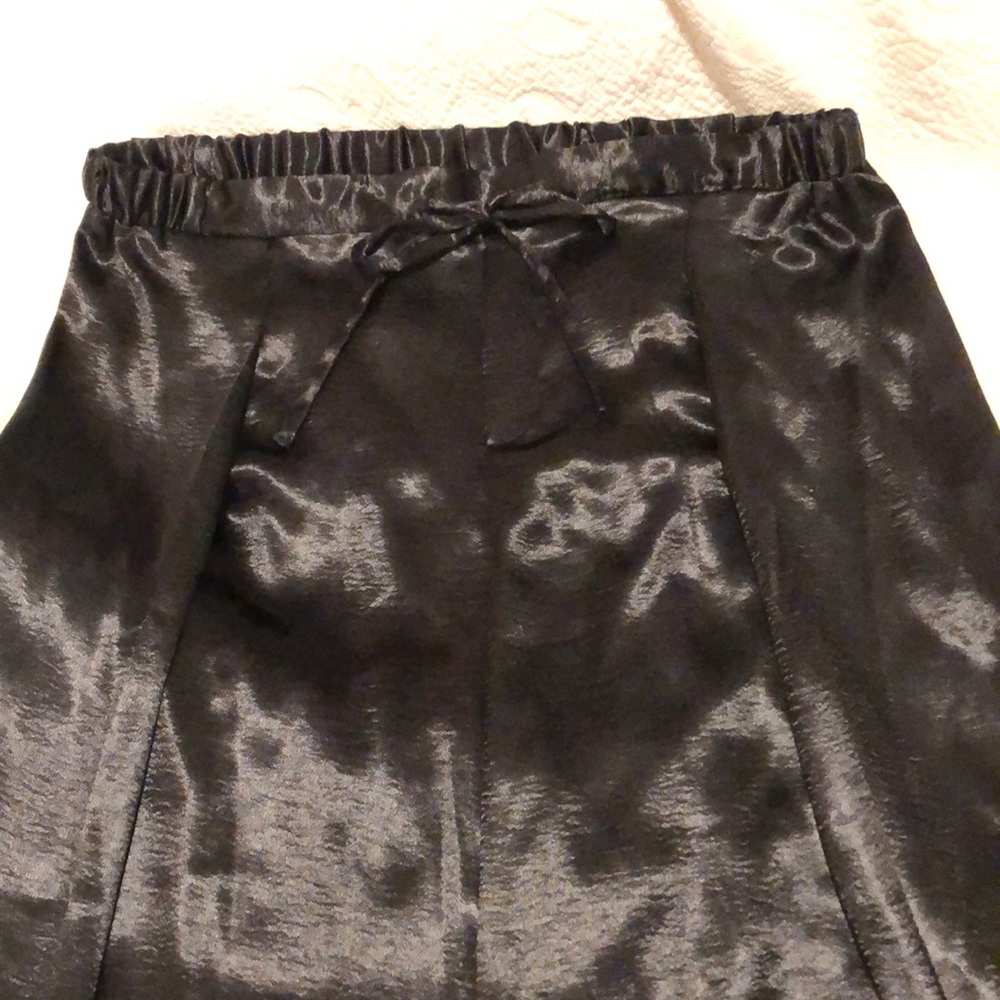 Joe Fresh black wide legged satin dress pants. Size 1X.